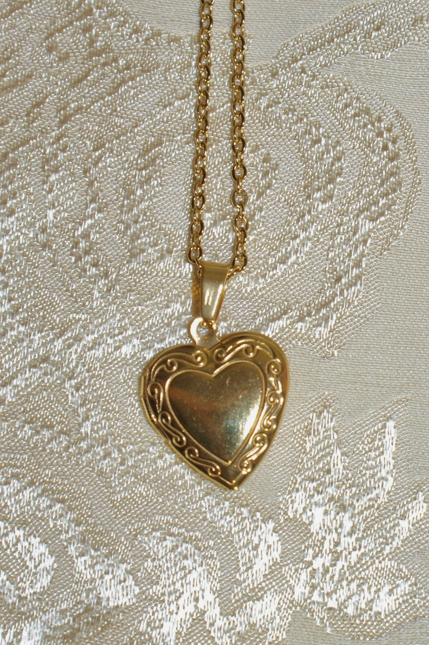belle locket