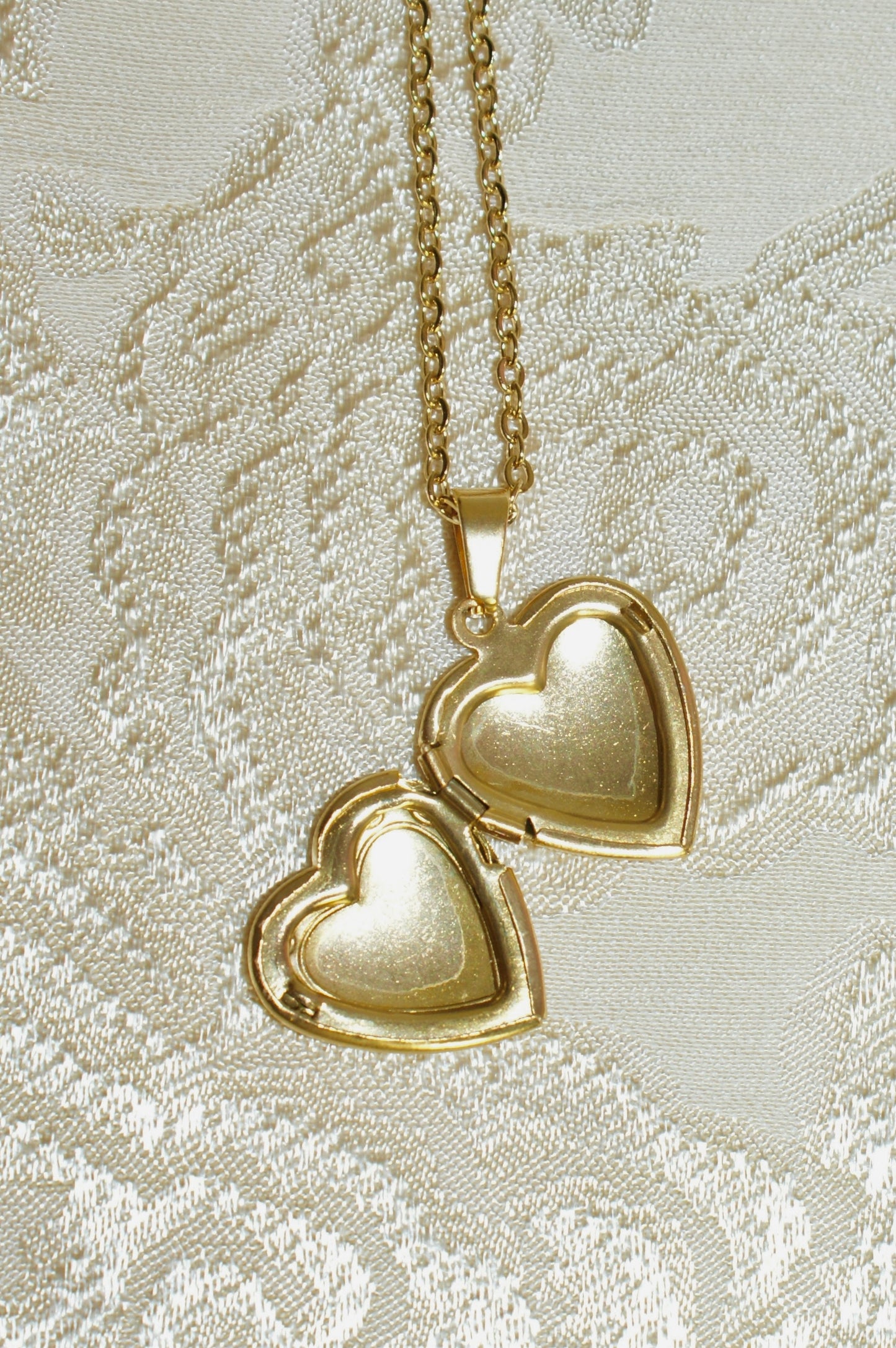 belle locket