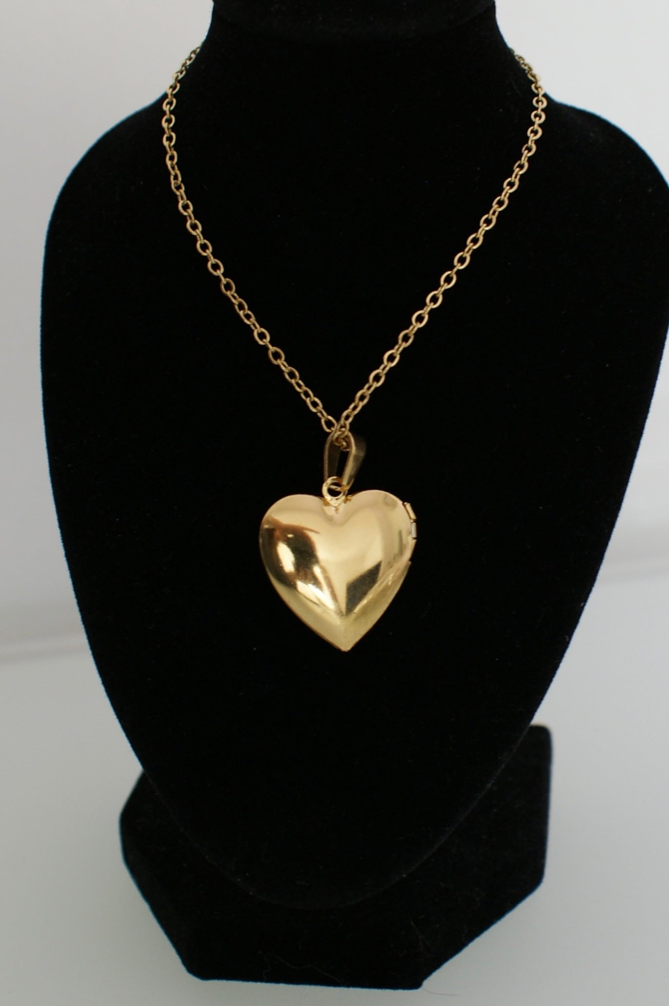 belle locket