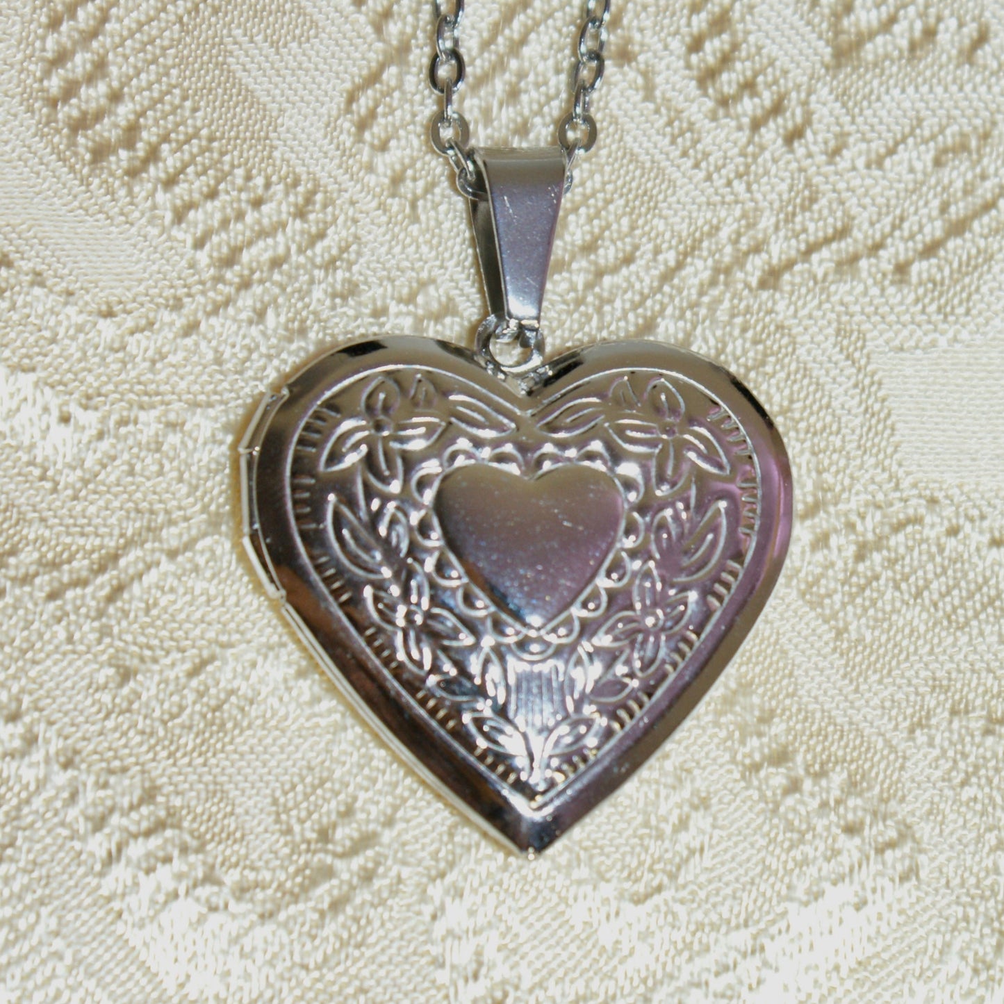sweetheart locket in silver