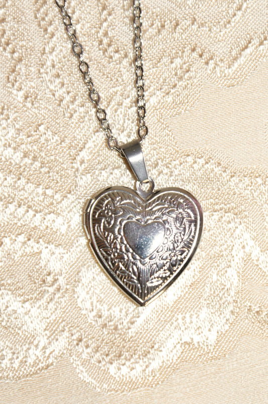 baby sweetheart locket in silver