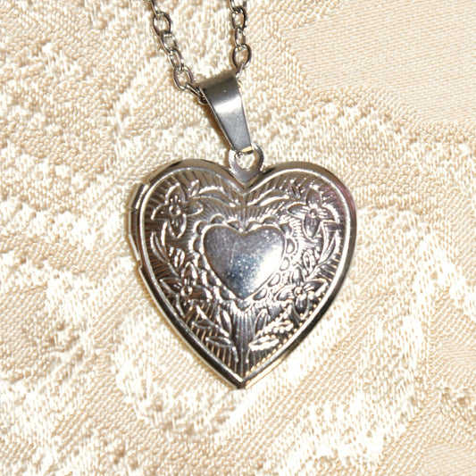 baby sweetheart locket in silver