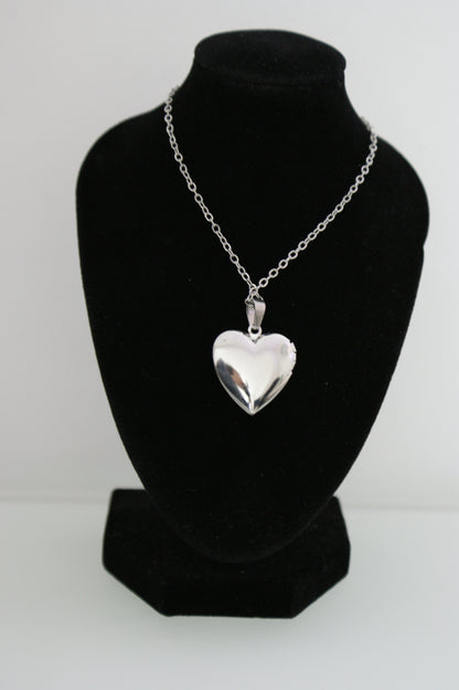 baby sweetheart locket in silver